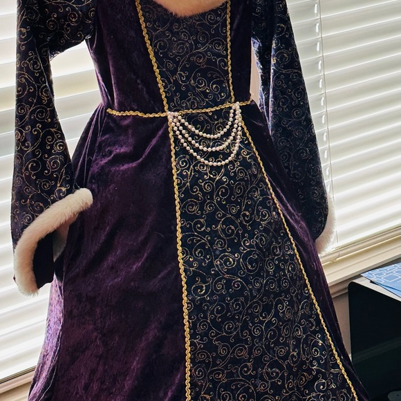 Girl’s princess dress age/size 7-8. Dress up for Halloween or everyday! - Picture 2 of 8